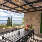 2m Villa