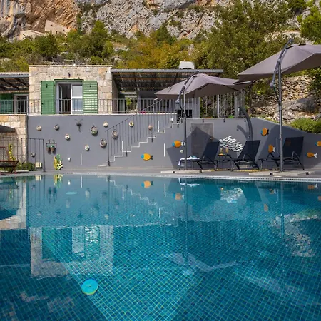 2m Makarska